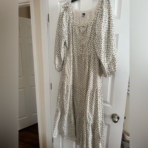 Old Navy Cream and Gold Accent Dress Size XL